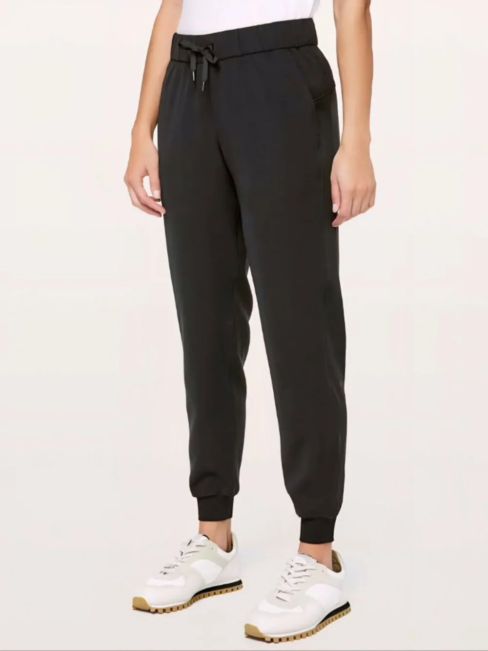Lululemon On The fly Joggers Black Women’s size 6